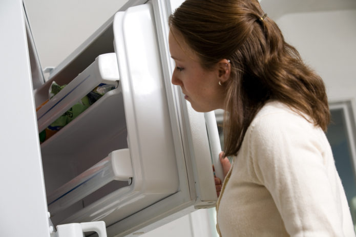 Причини тріщіння холодильника